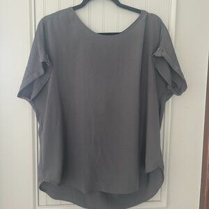Maurices Grey Short Sleeve Women's Size Medium Blouse